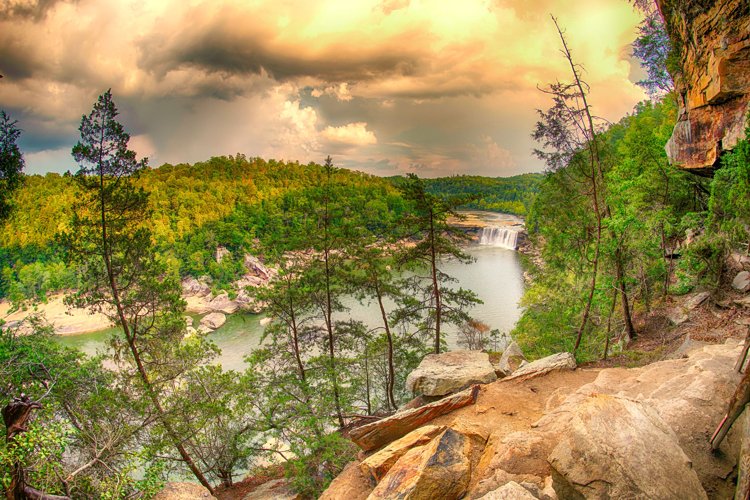 Cumberland Falls, Kentucky, photographed by Shaun Wilson