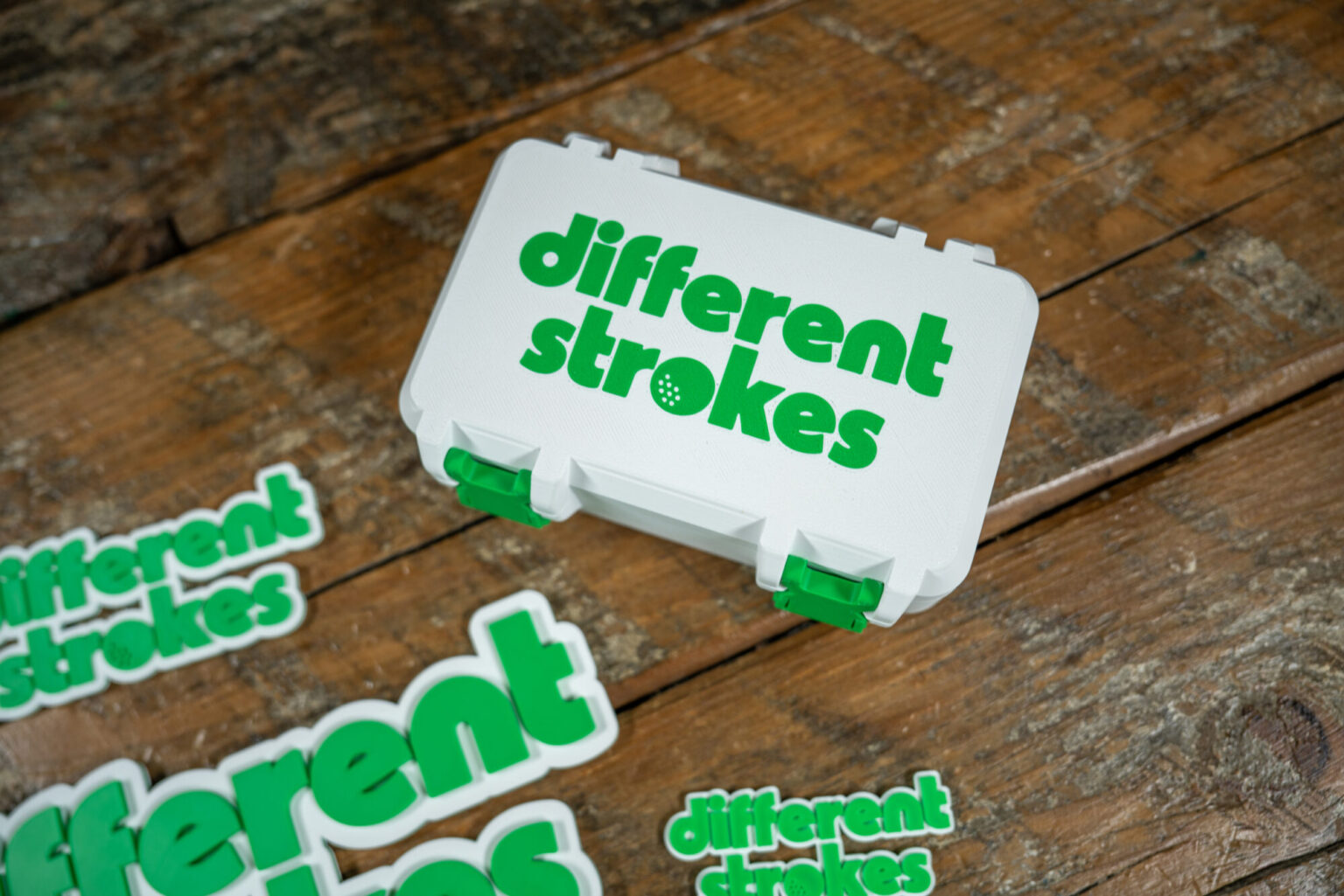 Custom 3D printed logo magnets, project view 3