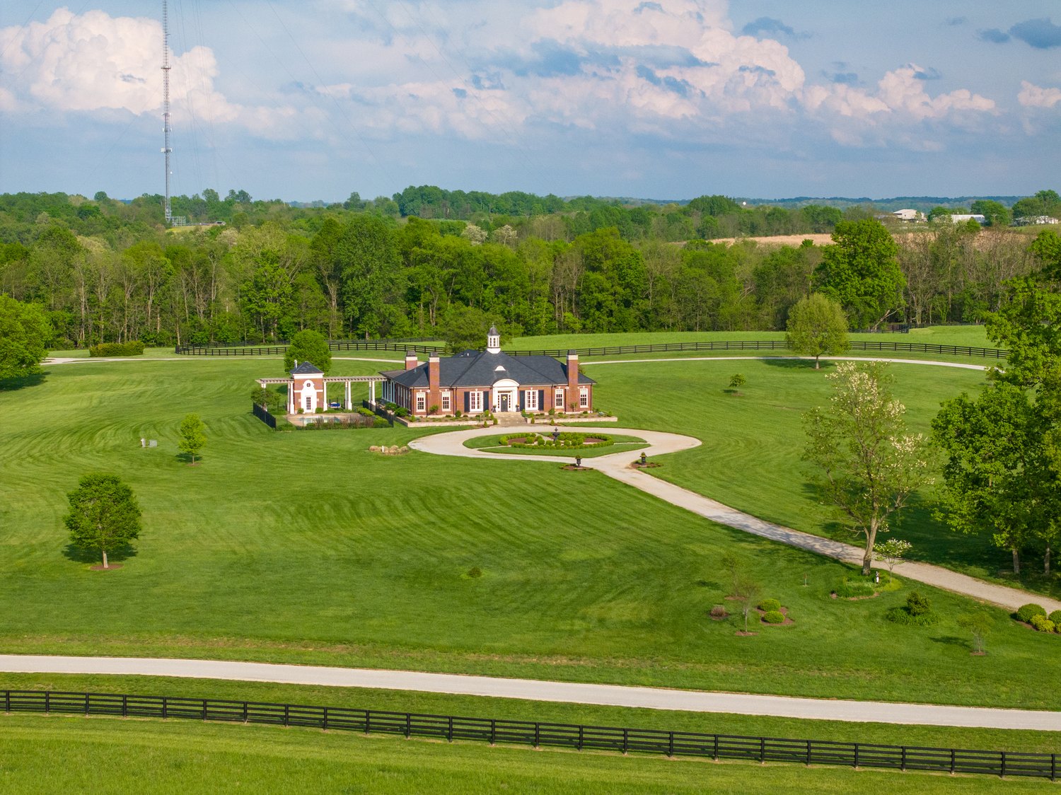 Aerial photograph of a Kentucky estate and its grounds by Shaun Wilson